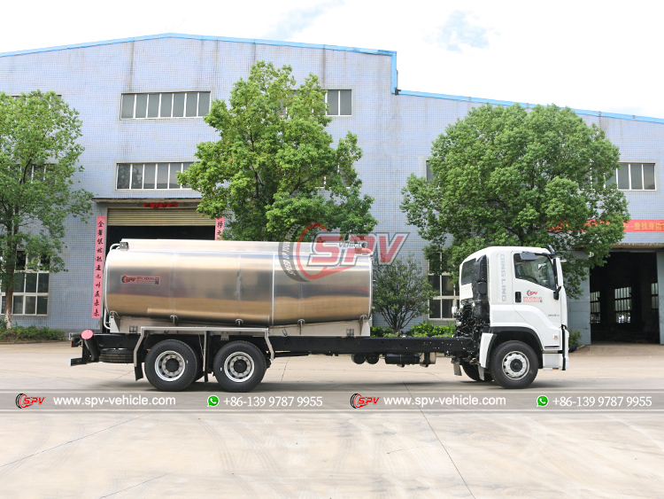 ISUZU Aluminum Alloy Fuel Tank Truck - Right Side
